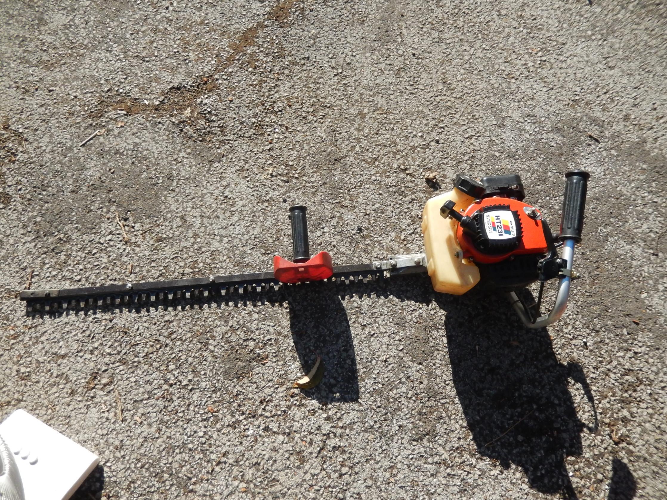 Petrol hedge trimmer, Komatsu in DE72 Erewash for £15.00 for sale Shpock