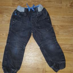 Verkaufe eine schwarze Jeans-Hose.
In ein guten Zustand.
Bei Versendung kommen noch Versandkosten dazu (2.60€).

Größe 92
