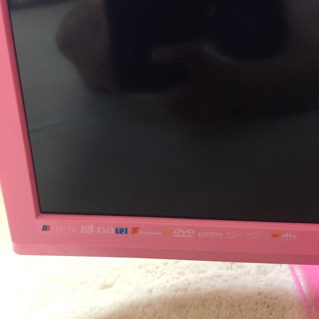 Pink tv /dvd player excellent condition in NG19 Nottinghamshire for £40