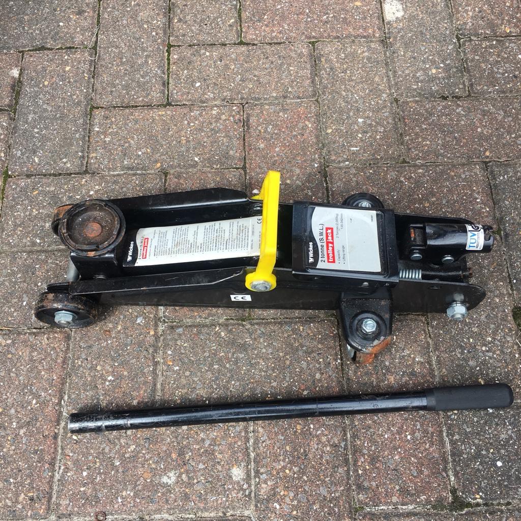 WICKES TROLLEY JACK TWO TONNE in Crook for £10.00 for sale Shpock