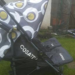 Great condition. Lovely pram.
Comes with foot muffs to match
Has a built in speaker for ipad or mp3
Narrow enough to fit through doors when shopping
Both seats can be adjusted