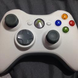 White Xbox 360 wireless controller, perfect working order and all the buttons are in mint condition, none sticking