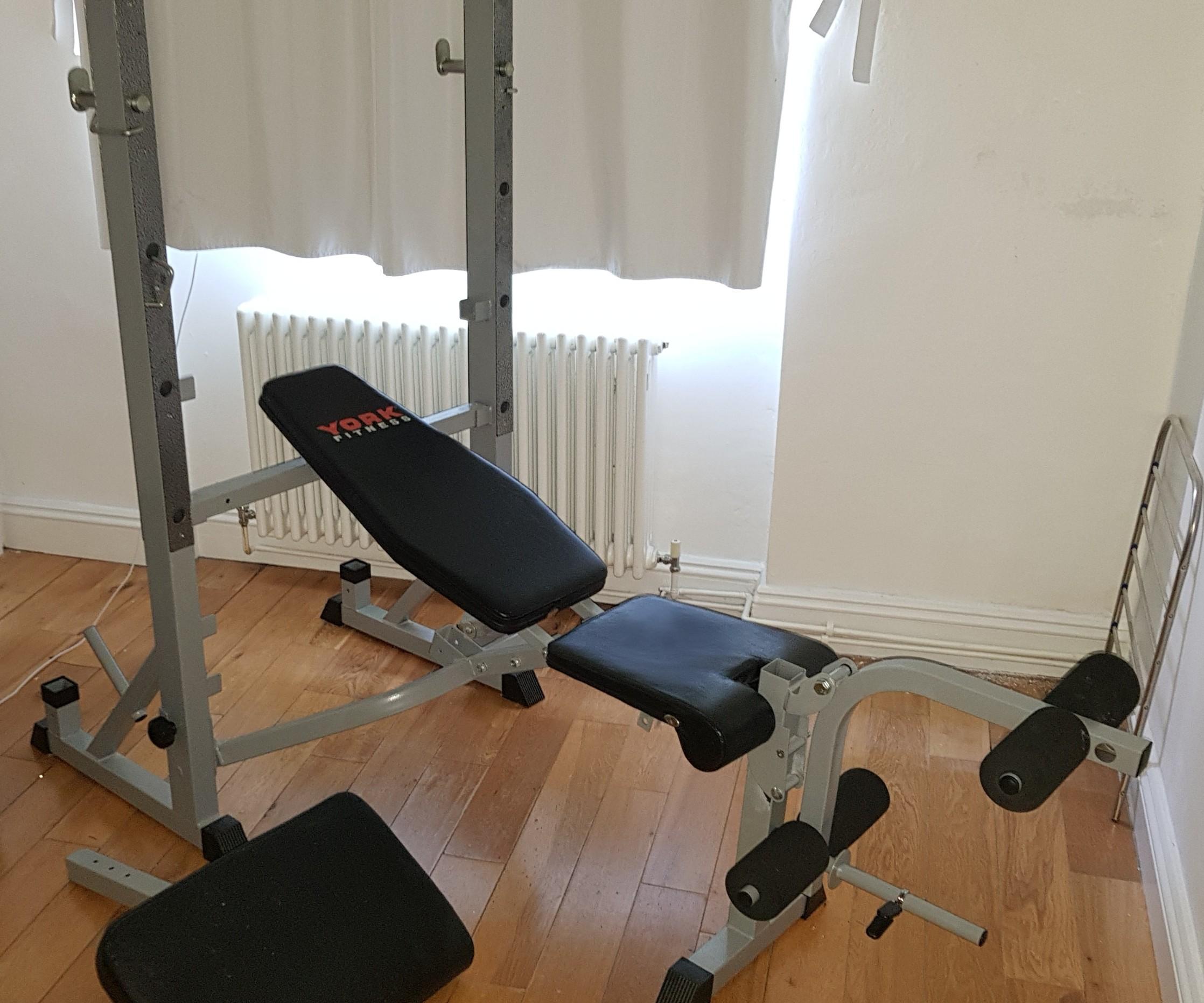 York Fitness Heavy Duty 2 in 1 Barbell Bench in SW8 Lambeth for £75.00