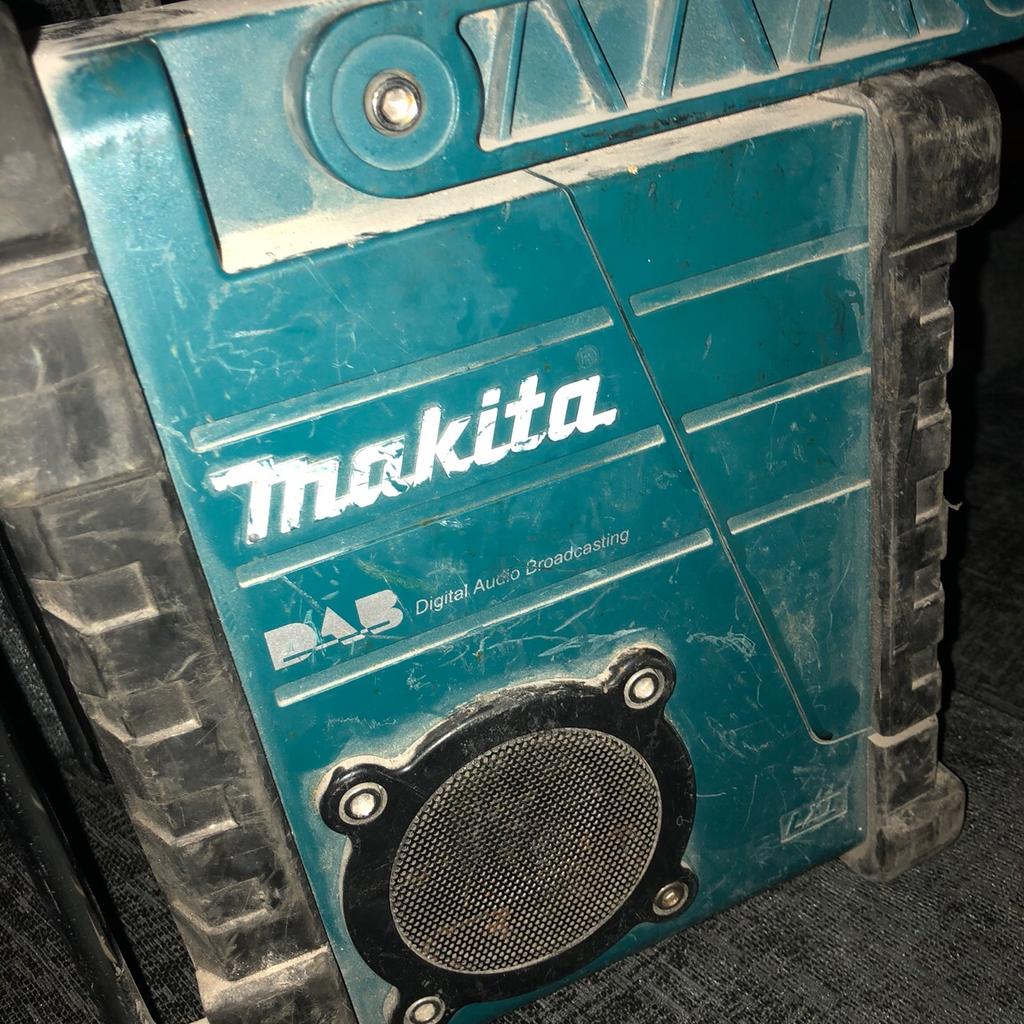 Makita DMR104 18v jobsite Cordless DAB radio
Battery or mains operated
Working with the following issues.
Cracked screen, works fine and can change station but cannot see what station on.
Volume switch missing but can still turn up and down no problem and screw off handle missing, that just needs a screw.
Don’t ask last price, lowest price or still available just make offer if interested
Collection only
Messers will be permanently blocked from any future items I have for sale