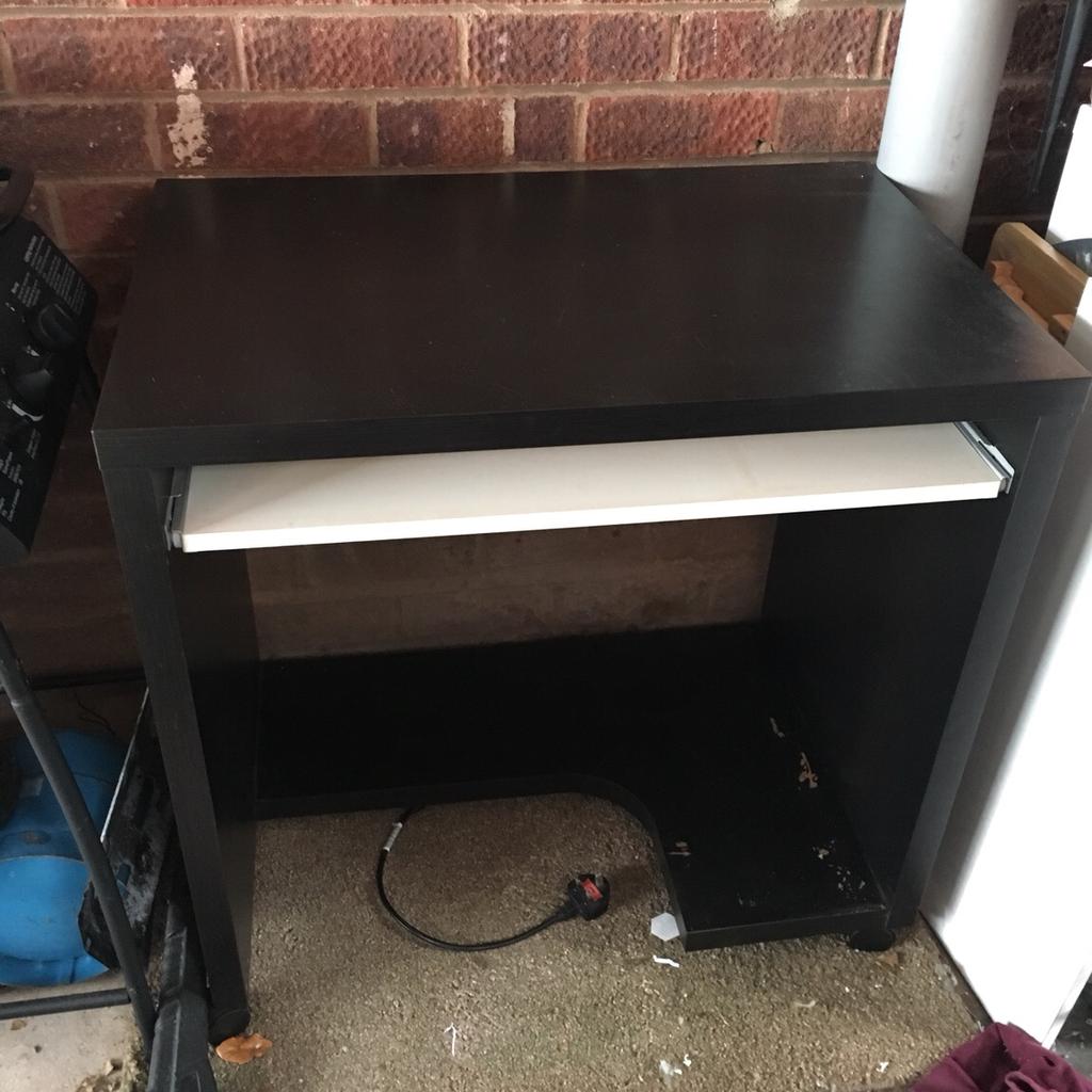 Ikea computer desk in DY8 Dudley für £ 10,00 zum Verkauf Shpock AT