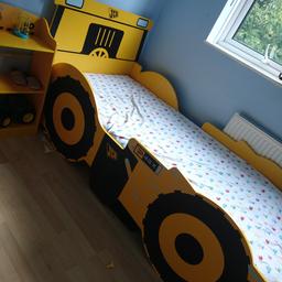 Jcb single Digger bed
Comes with book case and toy box
Does also have a scoop storage that attaches on the end if bed. Does have slight wear and tear.