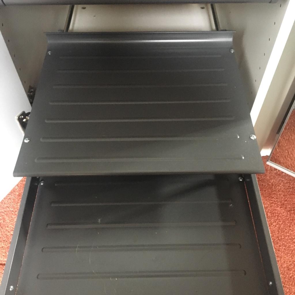 IKEA PAX Wardrobe with smart inserts in SE18 Greenwich für 50,00 £ zum