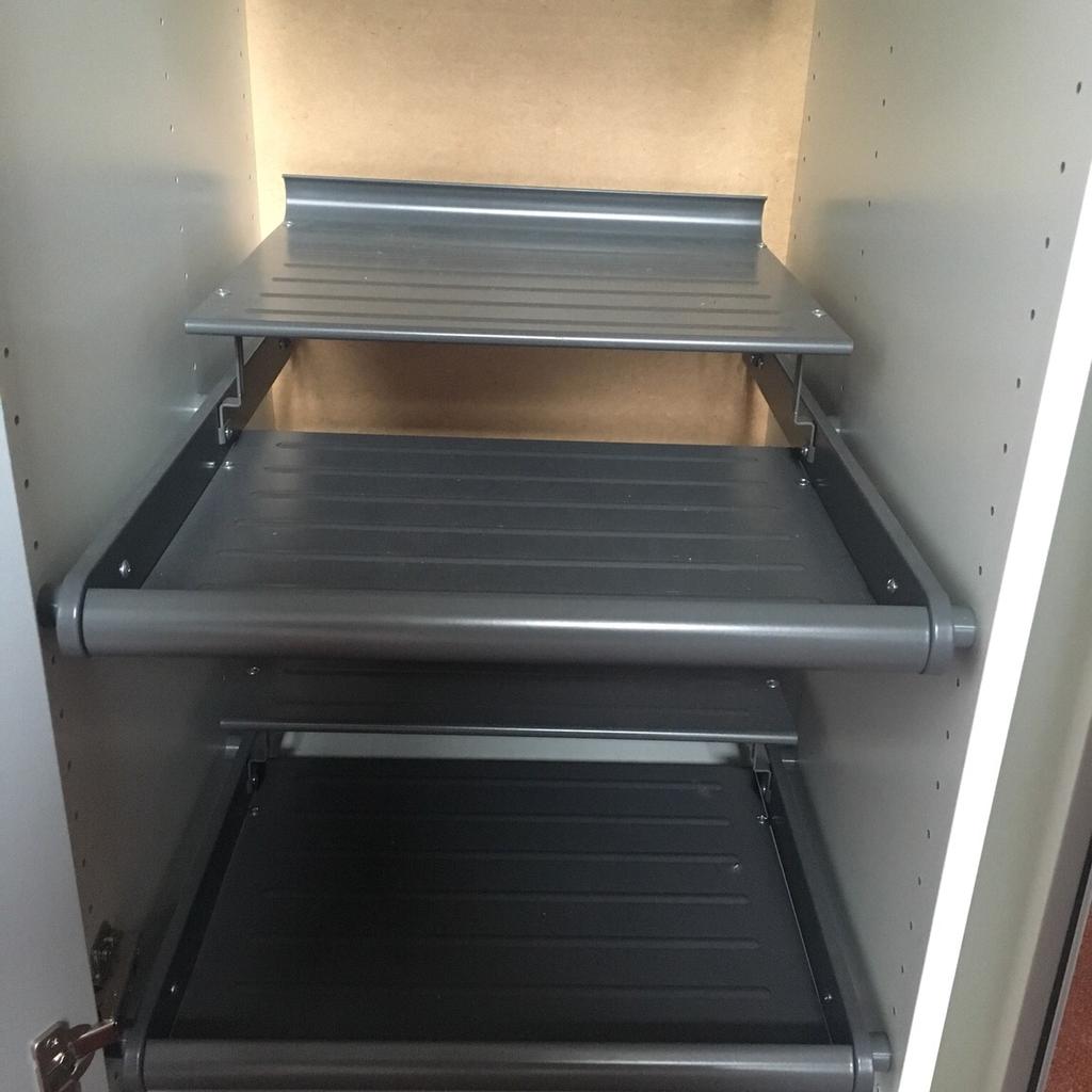 IKEA PAX Wardrobe with smart inserts in SE18 Greenwich für 50,00 £ zum