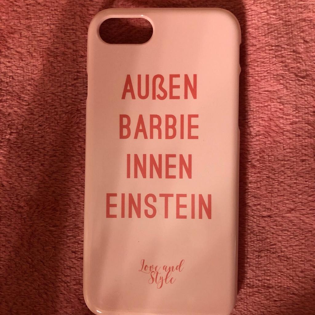Daniela Katzenberger Love and Style Handycover in rosa mit der Aufschrift "Außen Barbie innen Einstein."