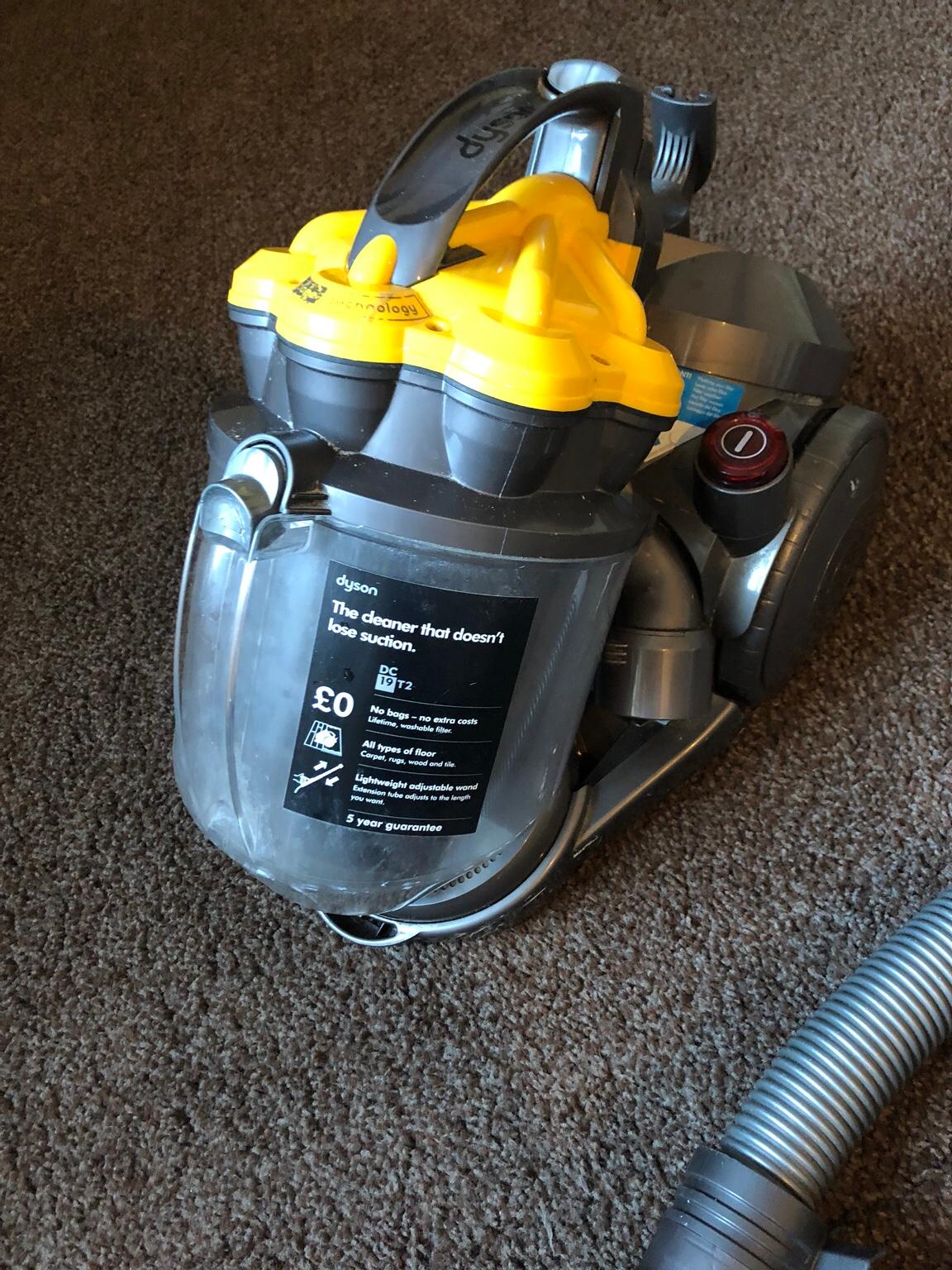 Dyson DC19 cylinder vacuum cleaner in DL14 Auckland für 35,00 £ zum