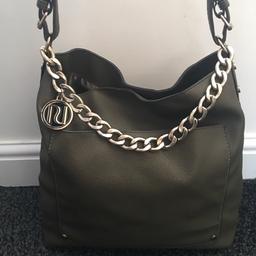 Amazing condition barely used river island bag. 
Perfect for back to school 
Very nice spacious bag  
Any questions please ask