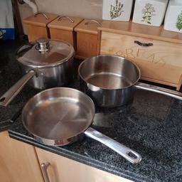 3 sliver pans , 2 cooking pans little used and 1 frying pan (frying pan never been used) all in good conditions.
(no time waster pls)