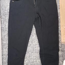 New - never used (bought wrong size)

Black 

Men's skinny 

W:32 L:32

Sold as seen

Open to offers