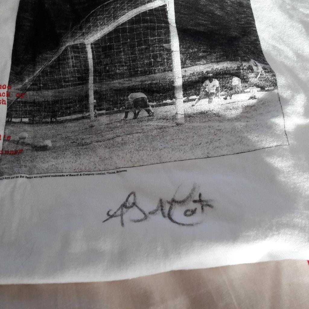 Scotland Xlarge signed Tshirt. The goal turned out 2b a match winner for scotland who took the title 2-1 May 15th 1976. Never worn collectable- only reasonable offers considerd. Please check out my other items thanks