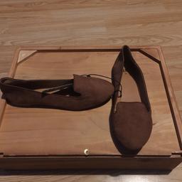 H&M flat shoes size 5 brown suede brand new