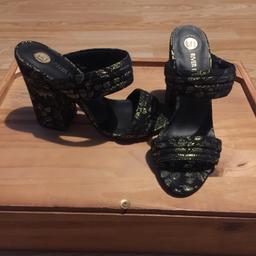 River island heels size 5 great condition black and gold