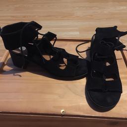 River island heels Size 6 black suede great condition