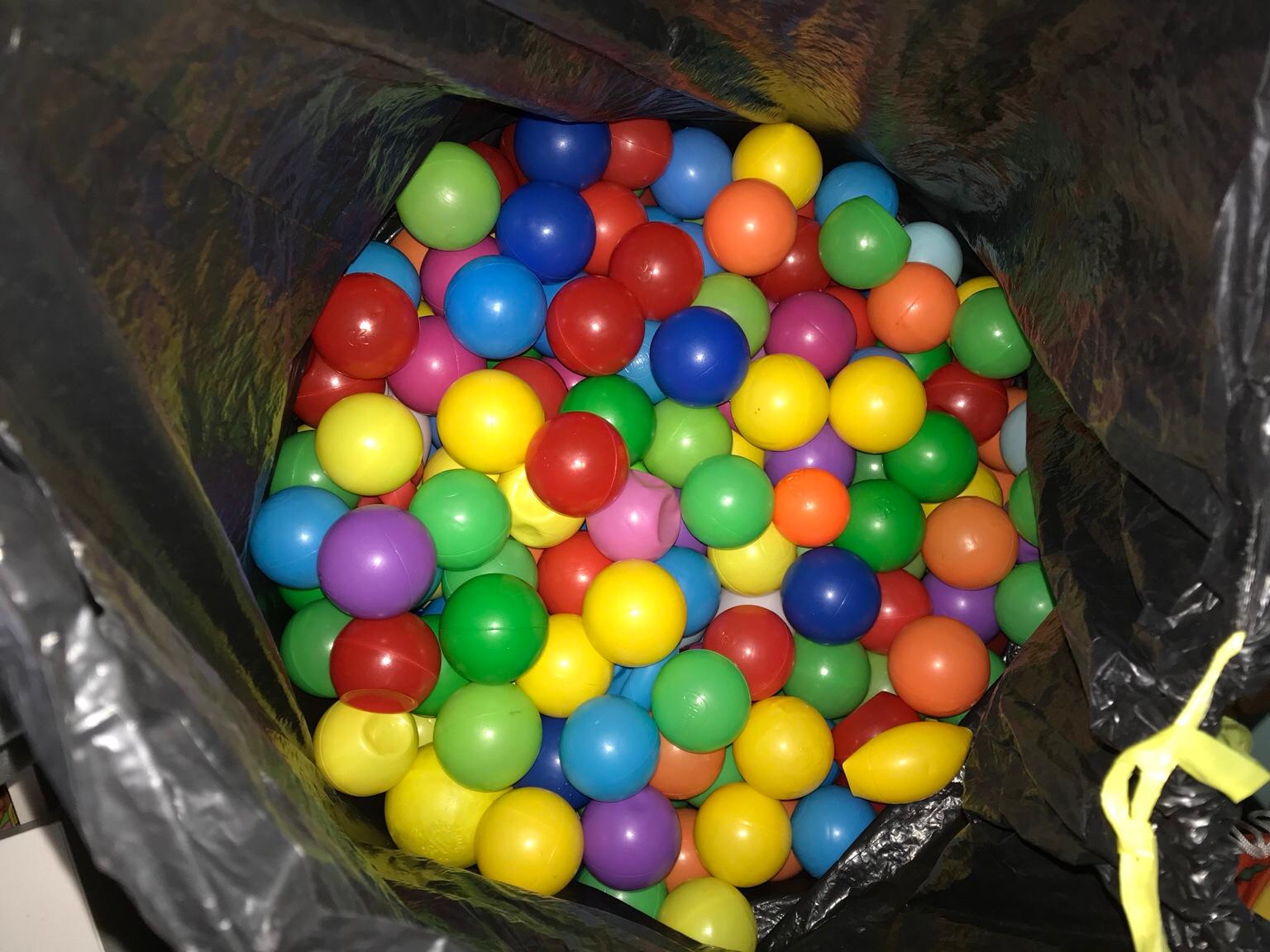 bag of about 100 + balls in WV14 Dudley für 1,00 £ zum Verkauf Shpock DE