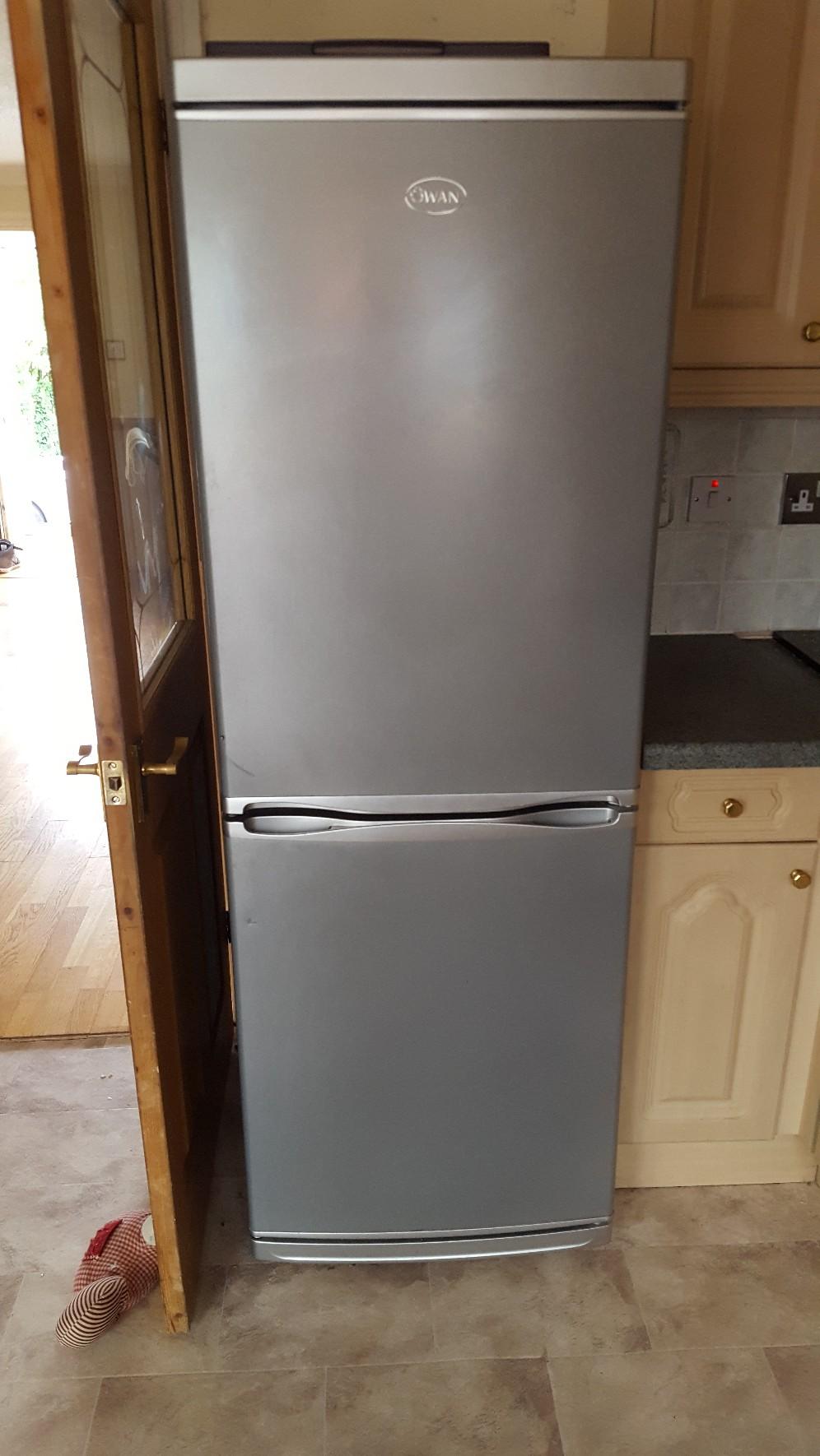 Swan fridge freezer in Doncaster für 45,00 £ zum Verkauf Shpock DE