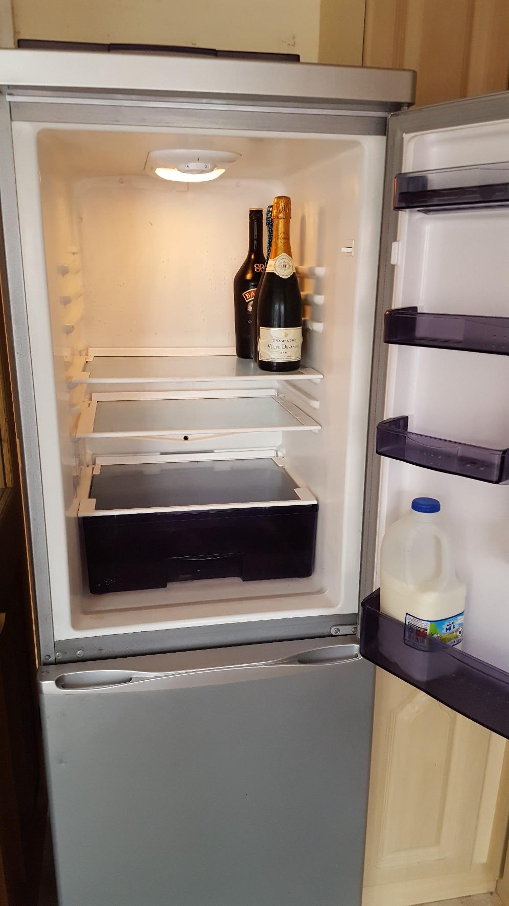 Swan fridge freezer in Doncaster für 45,00 £ zum Verkauf Shpock DE