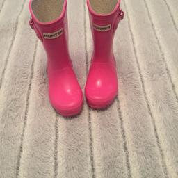 Pink hunter wellies size 9 for kids in great condition for further information please PM me thanks