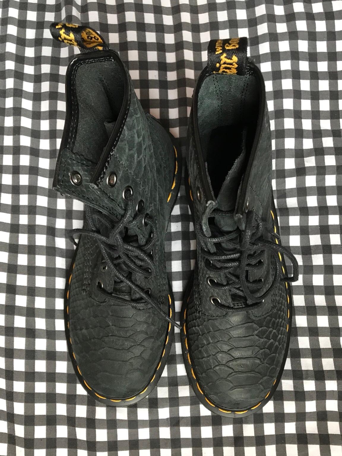 Doc Dr Martens 4 black 'python' in NN5 Northampton für 30,00 £ zum ...