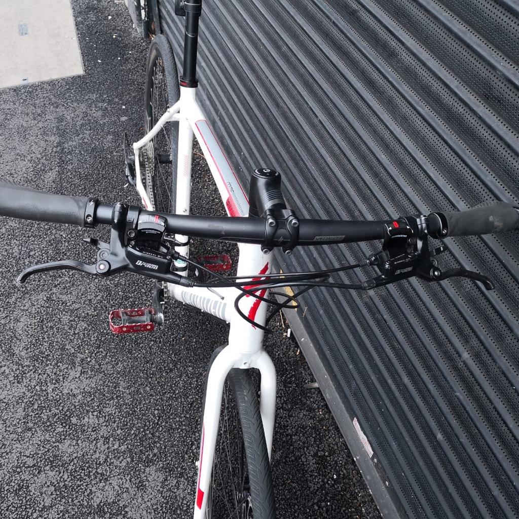 SPECIALIZED SIRRUS COMP DISC HYBRID BIKE in E17 London for 400.00