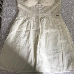 This white, strapless, XL Guess dress has only been worn to try on in the shop.

Approximate woman’s size 10-12.

Collection from Luton.

Please see alternative listing for other Guess dress.