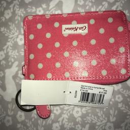 Brand new with tags.

Cath Kidston pink polka dot travel purse with key ring.