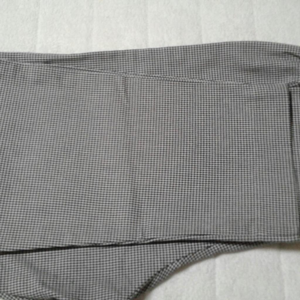 1 Kochhose gr. 40, WENIG getragen,
Umfang 70 cm, ist mit Gummizug und würde sich noch weiten,
Seiteninnenlänge 72 cm