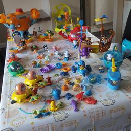 A huge bundle of octonauts toys. Very good condition.