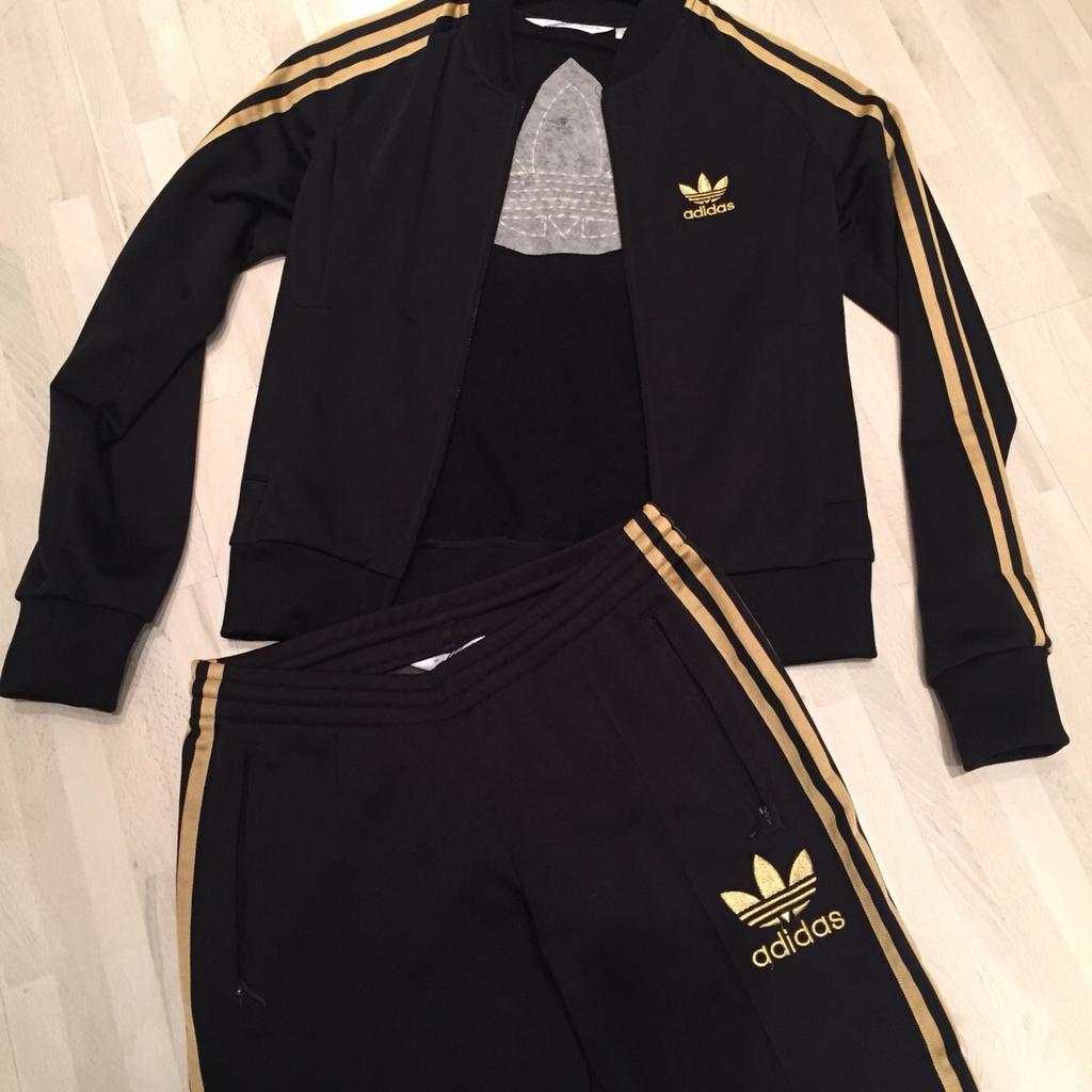 Adidas Trainingsanzug schwarz-Gold in 80802 München für 60,00 zum Verkauf | Shpock DE