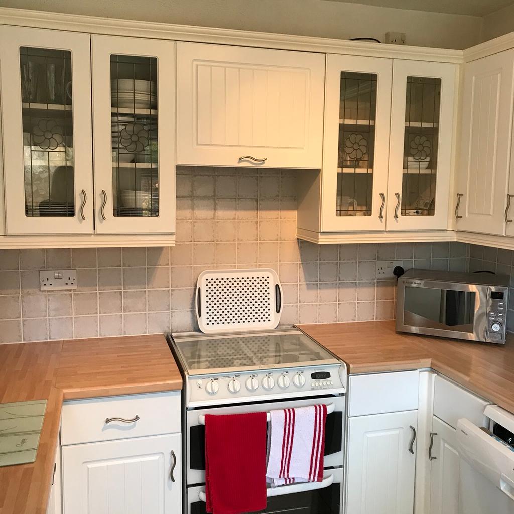 B&Q Chilton Country style kitchen doors White in WS15 Cannock Chase für