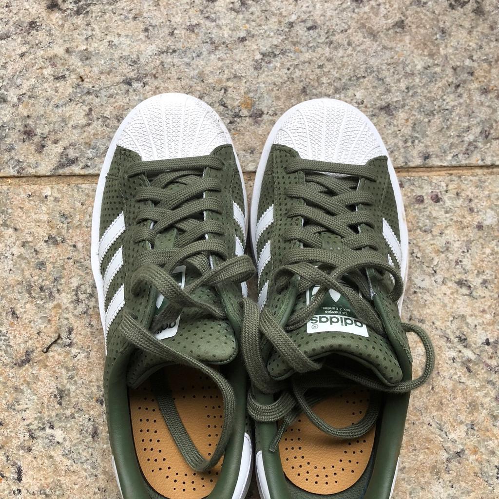 Superstars cheap khaki grün