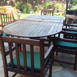 Lovely heavy extendable dining table with 6 carver style chairs