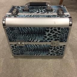 Immaculate blue animal print fold out compartment storage box