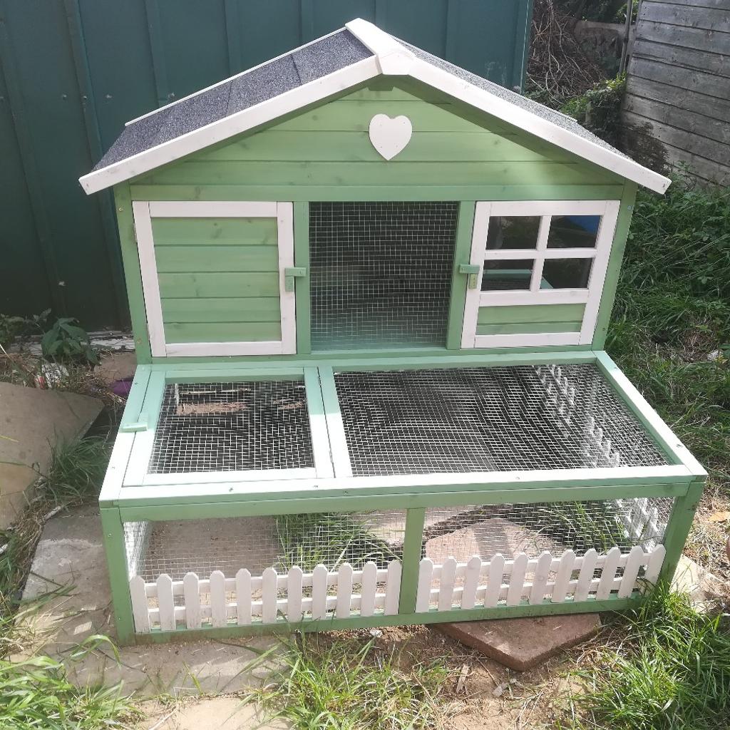 Blossom guinea hotsell pig hutch