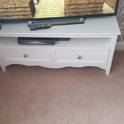 Fits a 50" tv
2 drawers
Odd mark
From a clean home