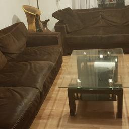 Verkaufe ich Meine Sofa mit dreisitz und zwei Sitz und ein Sessel echte braune wildleder neue Preis war 4000€, leider wegen Umzug wollte ich verkaufen
