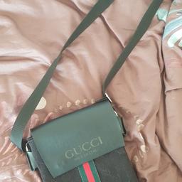 Verkaufe Gucci umhänge Tasche wie neu nur einmal benutzt