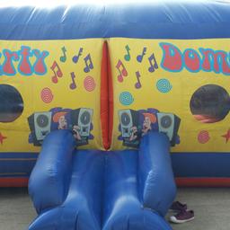 Very large bouncy castle great for parties.
Comes with two electric blowers and disco lights.
It's had some small repairs on the left hand side but it doesn't effect it at all.
Loads of life still left in it to enjoy it.