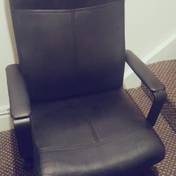 Computer chair .....kept in good condition can deliver for £5 under 5 miles from N12.