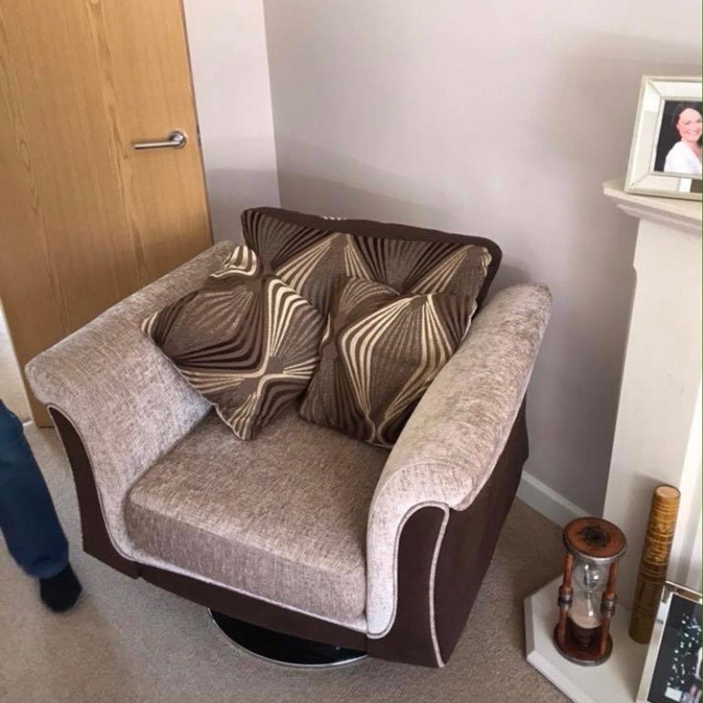 dfs Swivel sofa chair in SG18 Biggleswade for £45.00 for sale Shpock