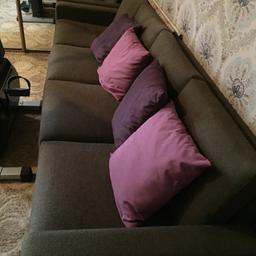 Couch: 2,5 m breit/ 0,8 m tief/ 0,7 m hoch 
Sessel: 0,8 m breit/ 0,8 m tief/ 0,7 m hoch

Couch ist nicht durchgesessen, da sie nur als Ablage für Kleider genutzt wurde. :) 

Farbe graubraun, Raucher-Haushalt

Abzuholen in Lu-Friesenheim