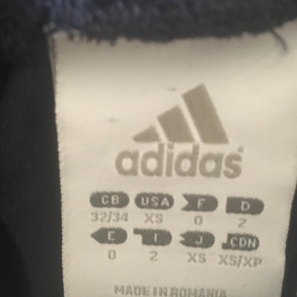 Bellissimi pantaloncini Adidas uomo, taglia XS, nuovi mai usati,100% cotone.