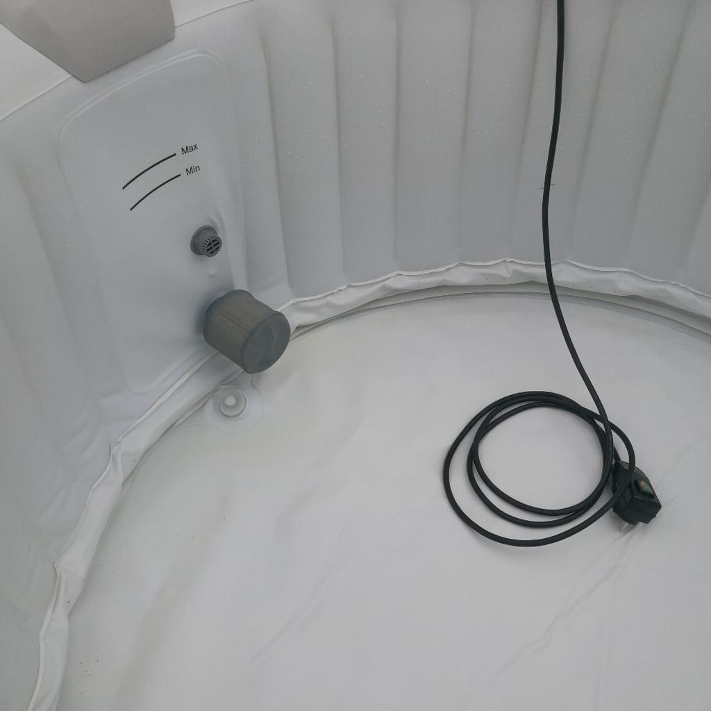 Cleverspa Borneo 4 Person Hot Tub in London Borough of Bromley für 190