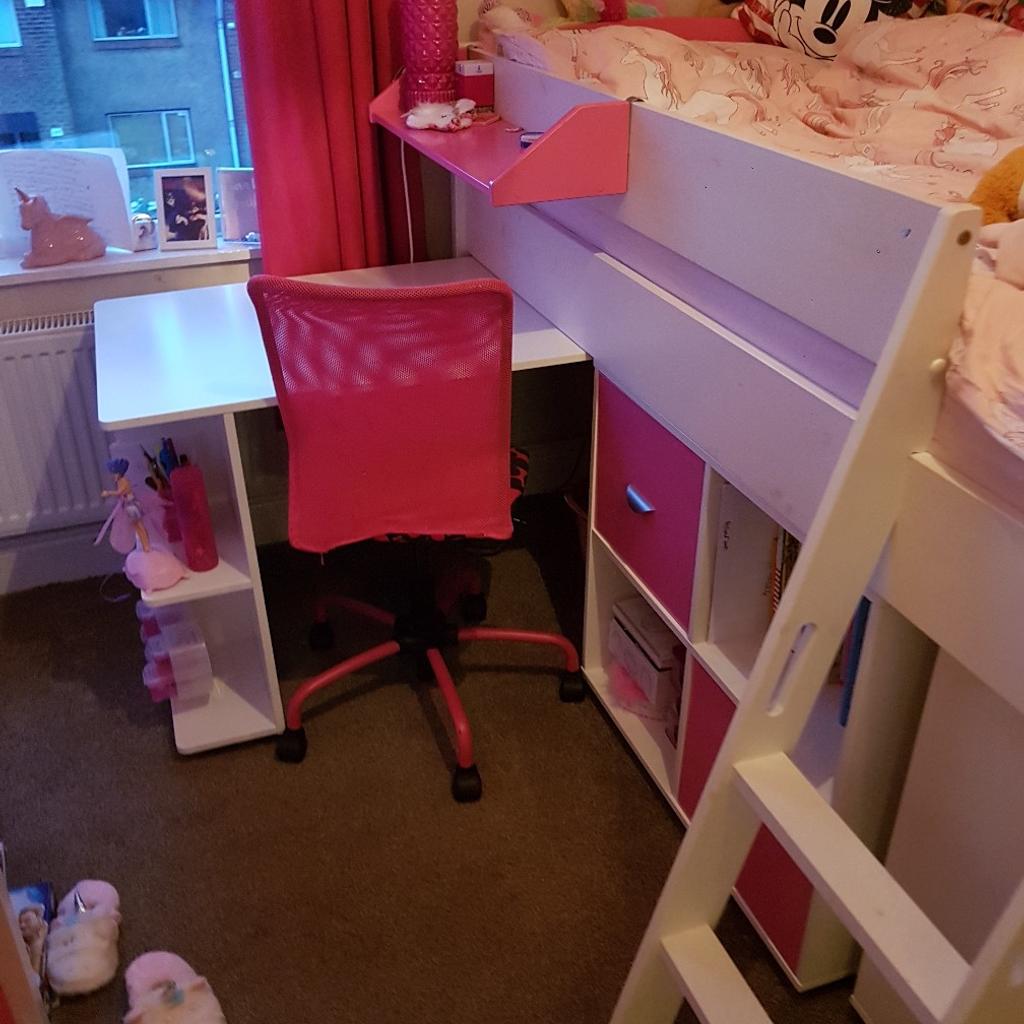 Girls mid sleeper cabin bed with desk. in PR6 Chorley für 300,00 £ zum