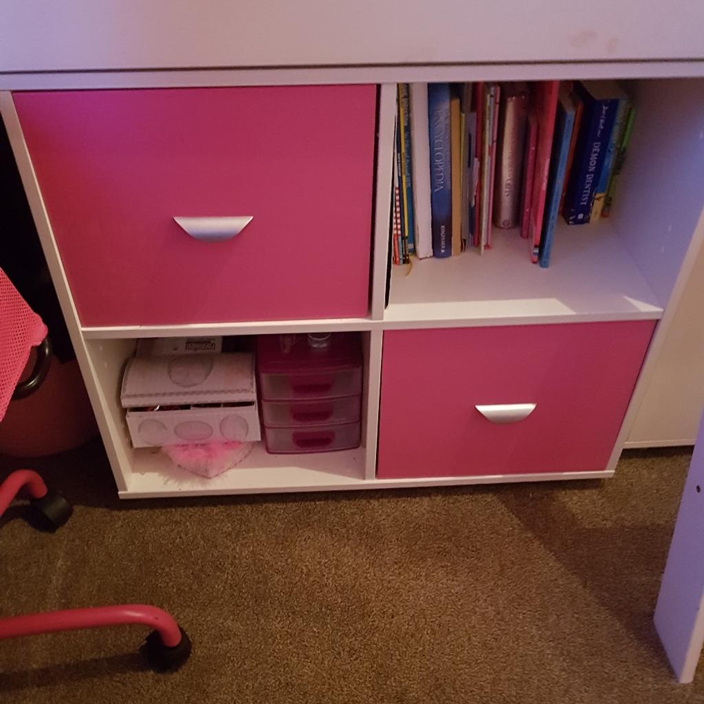 Girls mid sleeper cabin bed with desk. in PR6 Chorley für 300,00 £ zum