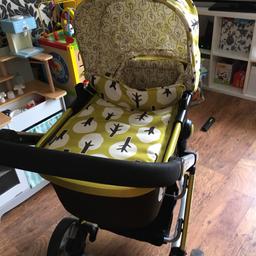 COSATTO Giggle 2 compact travel system. Flexible and lightweight 
Clean and excellent condition. 
Look on website for full details