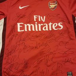 25 players have signed football shirt
